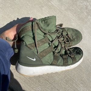 Nike Roshe boots